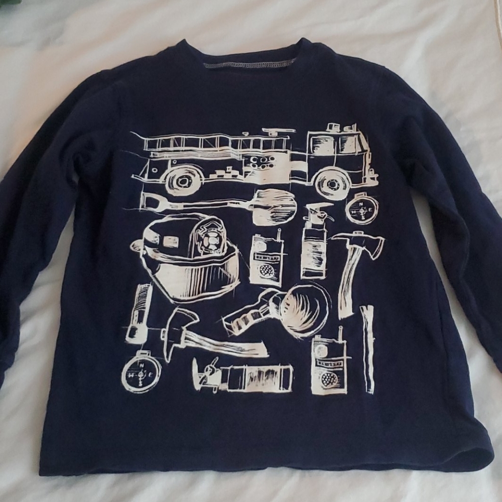 Carter's boys long sleeve tee. Size 4 t